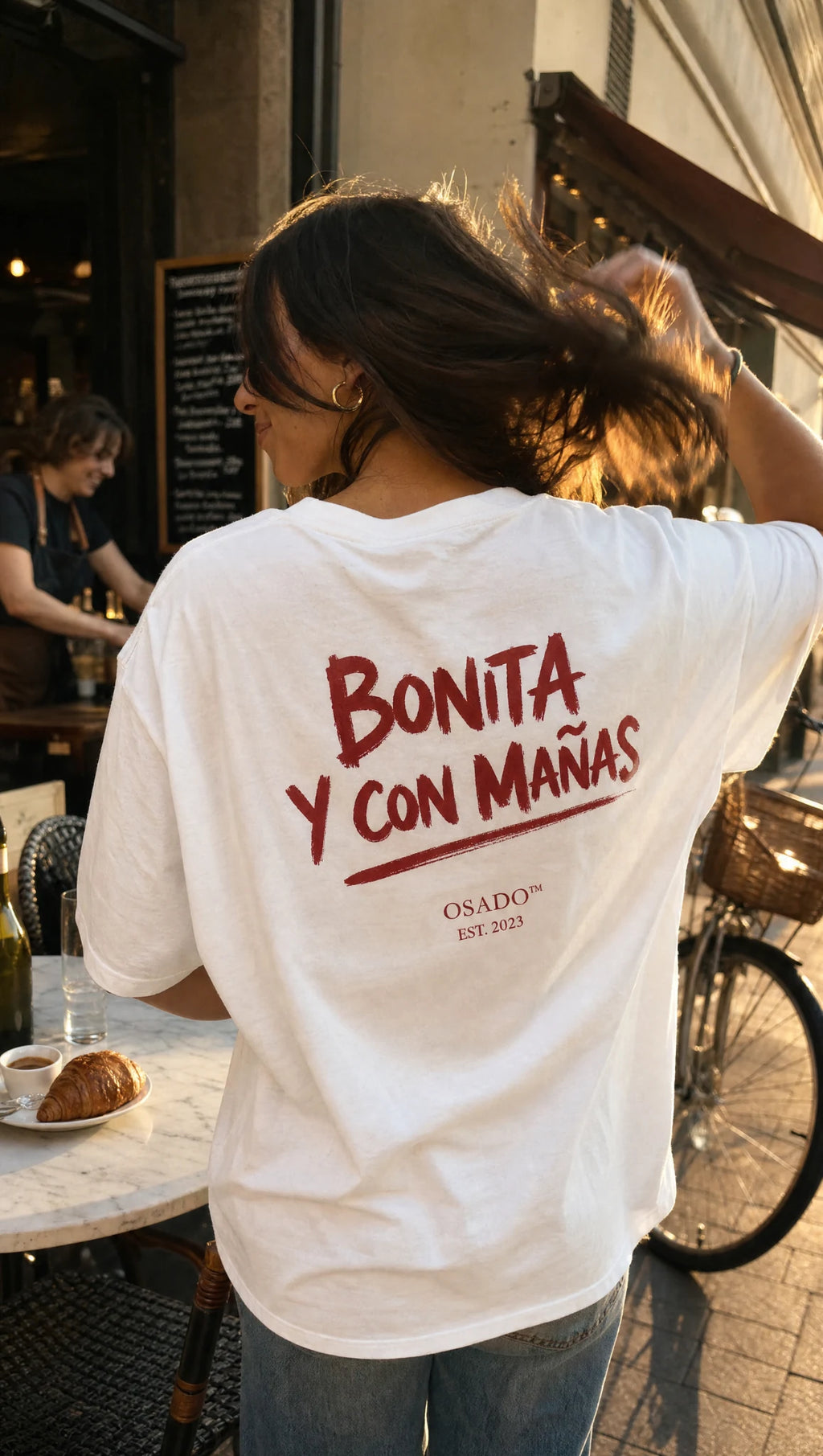 Bonita Y Con Manas