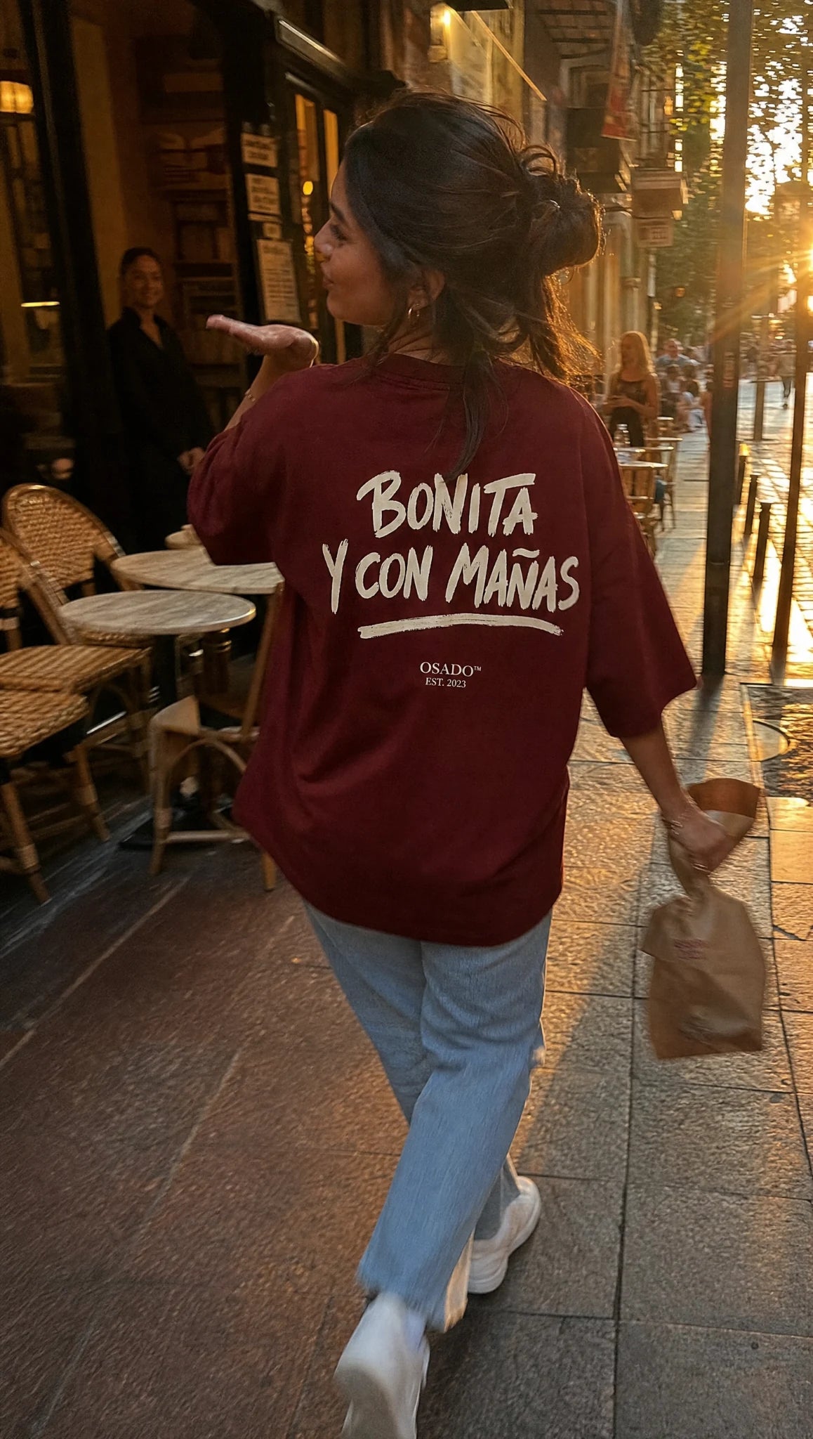 Bonita Y Con Manas